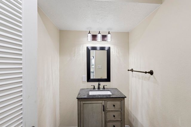 7009 Pala Mesa Court NE, Albuquerque, NM 87111