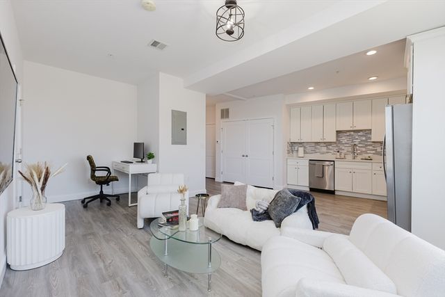 92-94 George St 203, Boston, MA 02119