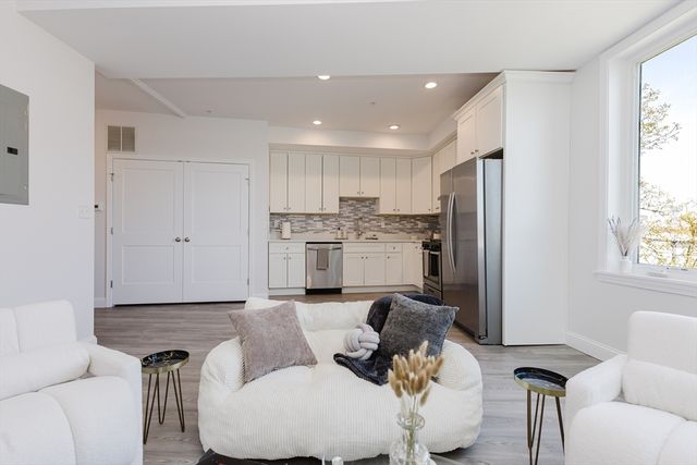 92-94 George St 203, Boston, MA 02119