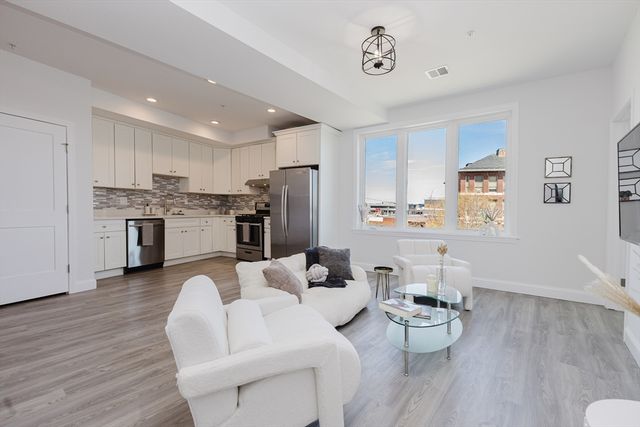 92-94 George St 203, Boston, MA 02119