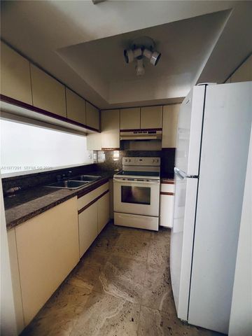 8811 SW 123rd Ct 203-1, Miami, FL 33186