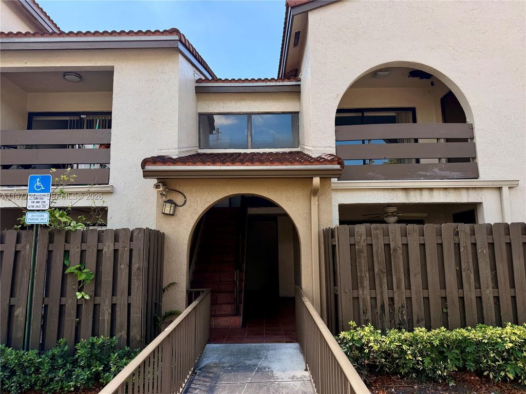 8811 SW 123rd Ct 203-1, Miami, FL 33186