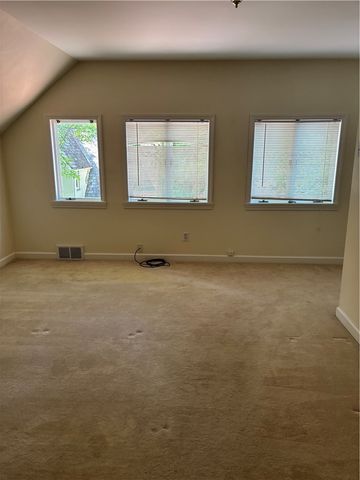 38 Hillcrest Ln, Uniontown, PA 15401