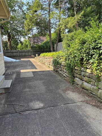38 Hillcrest Ln, Uniontown, PA 15401