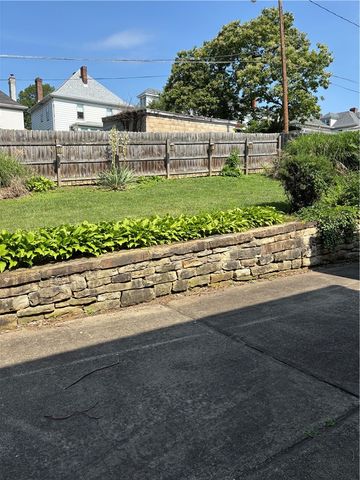 38 Hillcrest Ln, Uniontown, PA 15401