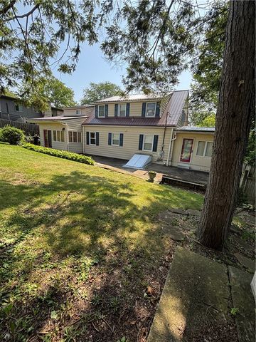 38 Hillcrest Ln, Uniontown, PA 15401