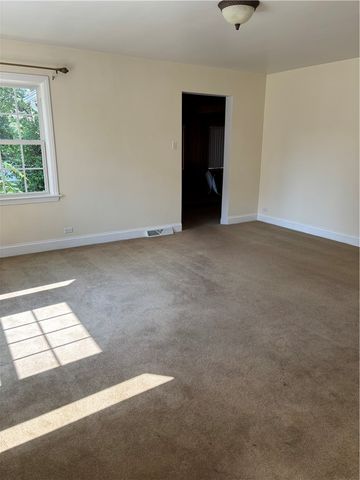 38 Hillcrest Ln, Uniontown, PA 15401