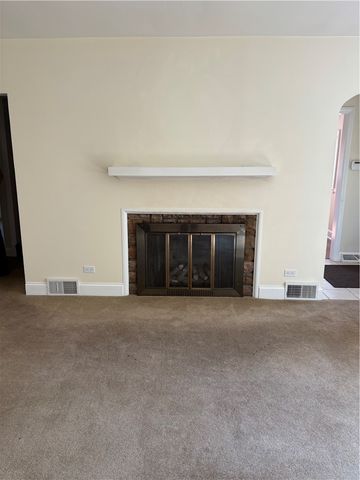 38 Hillcrest Ln, Uniontown, PA 15401