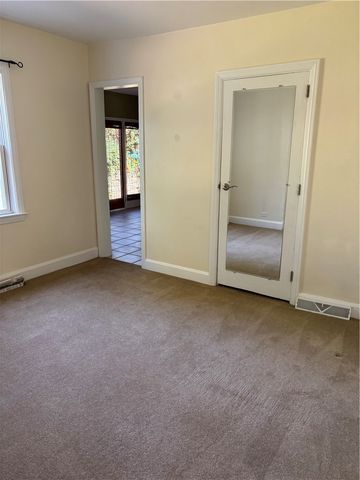 38 Hillcrest Ln, Uniontown, PA 15401