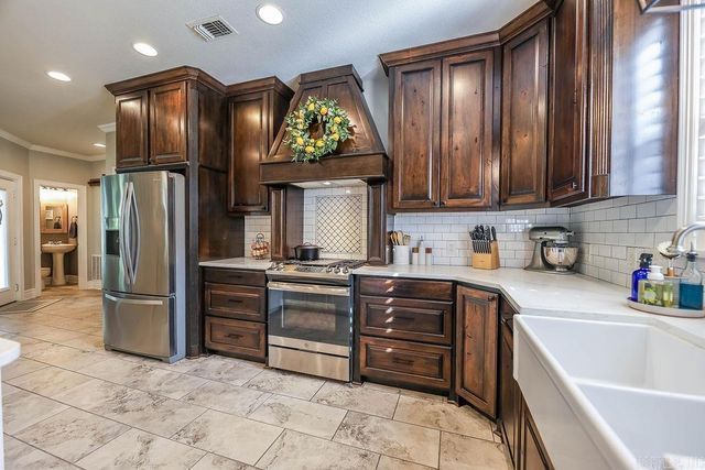 120 Meadow Hills Dr, El Dorado, AR 71730