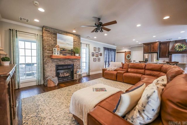 120 Meadow Hills Dr, El Dorado, AR 71730