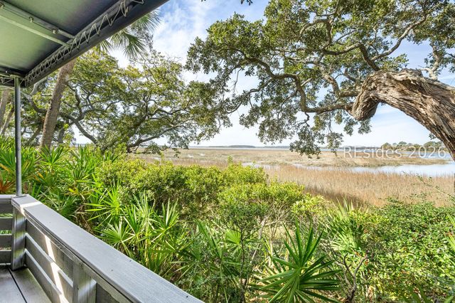 2 William Hilton Pkwy Apt 301, Hilton Head Island, SC 29926