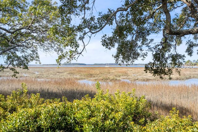 2 William Hilton Pkwy Apt 301, Hilton Head Island, SC 29926