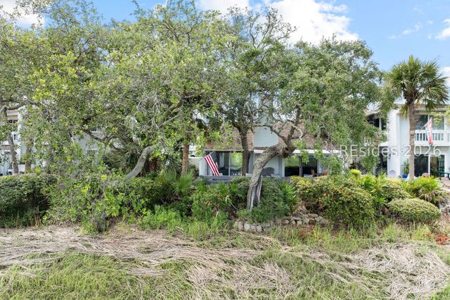 2 William Hilton Pkwy Apt 301, Hilton Head Island, SC 29926
