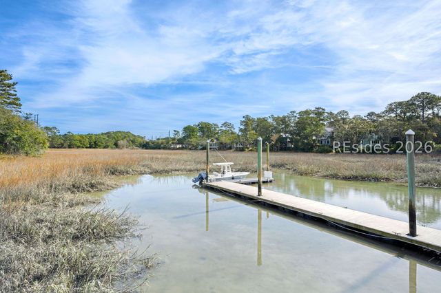 2 William Hilton Pkwy Apt 301, Hilton Head Island, SC 29926