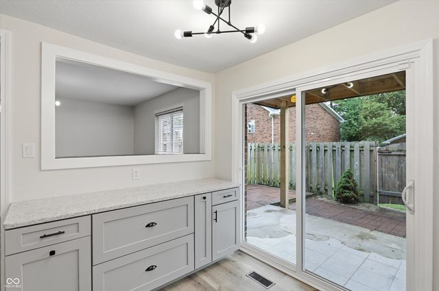 6460 Park Central Way B, Indianapolis, IN 46260