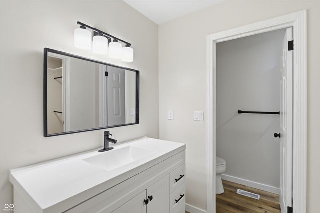 6460 Park Central Way B, Indianapolis, IN 46260