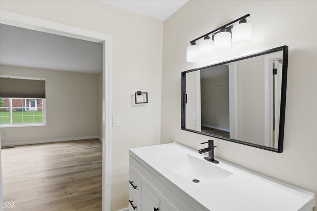 6460 Park Central Way B, Indianapolis, IN 46260