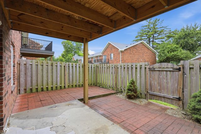 6460 Park Central Way B, Indianapolis, IN 46260