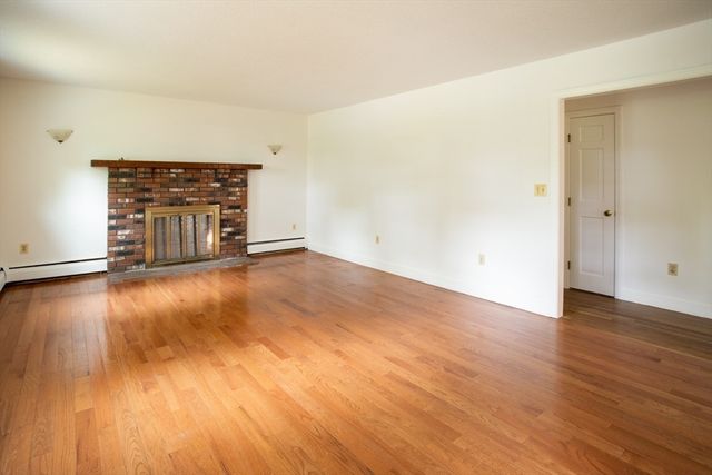 1 Holly Hill Ave, Westport, MA 02790