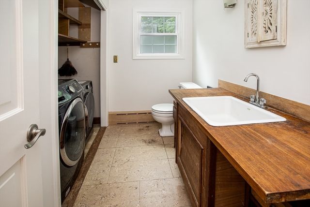 1 Holly Hill Ave, Westport, MA 02790