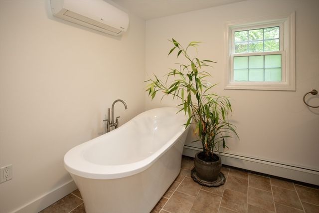 1 Holly Hill Ave, Westport, MA 02790