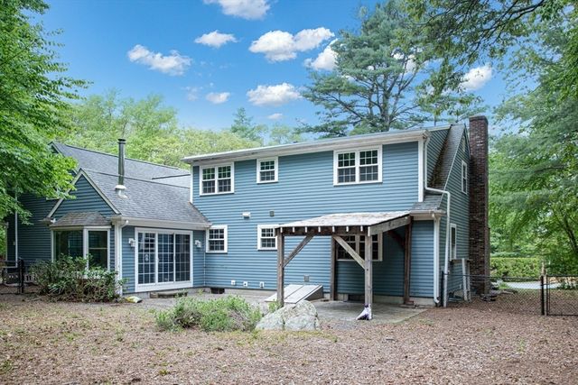 1 Holly Hill Ave, Westport, MA 02790