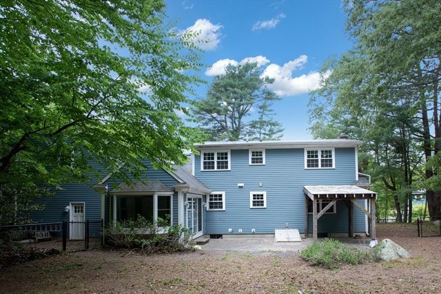 1 Holly Hill Ave, Westport, MA 02790