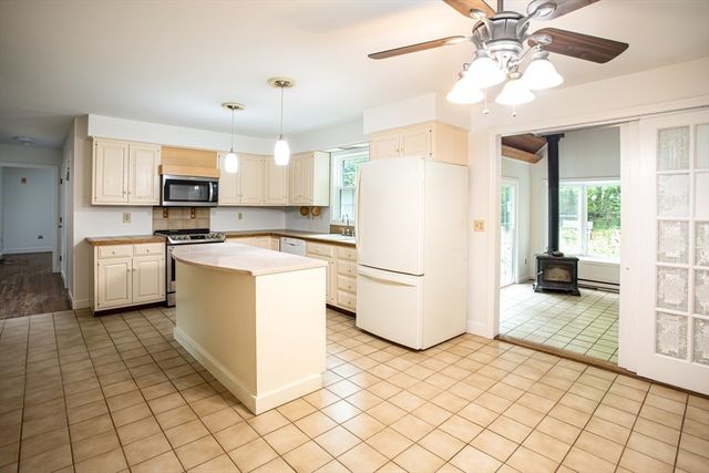 1 Holly Hill Ave, Westport, MA 02790