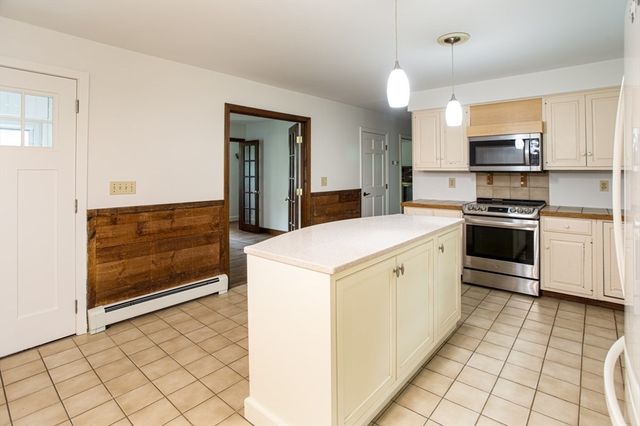 1 Holly Hill Ave, Westport, MA 02790