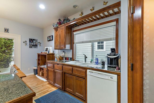 1028 Buck Point Street, Central Point, OR 97502