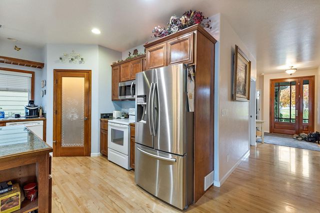 1028 Buck Point Street, Central Point, OR 97502