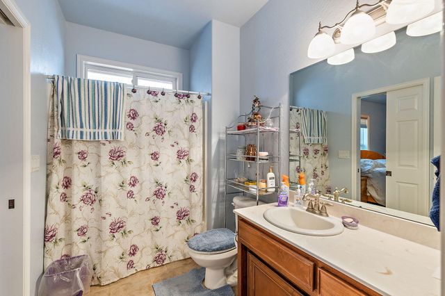 1028 Buck Point Street, Central Point, OR 97502