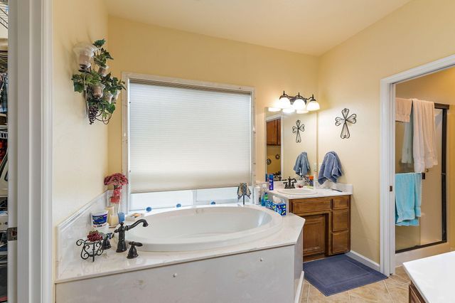1028 Buck Point Street, Central Point, OR 97502