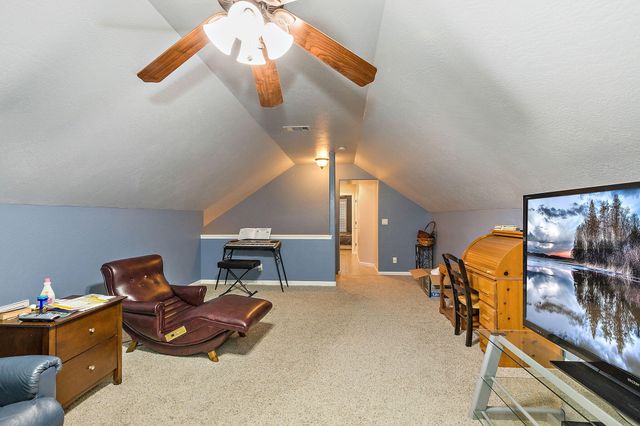 1028 Buck Point Street, Central Point, OR 97502