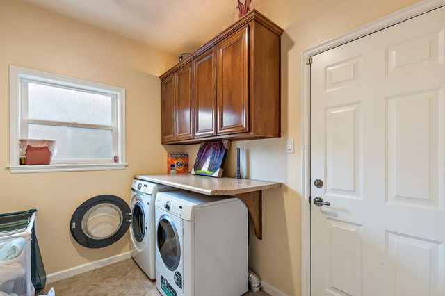 1028 Buck Point Street, Central Point, OR 97502