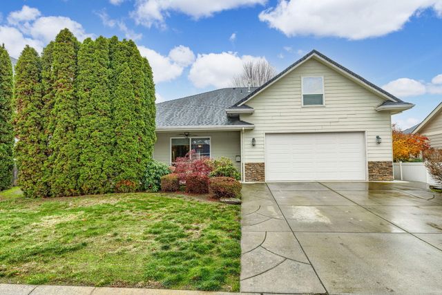 1028 Buck Point Street, Central Point, OR 97502