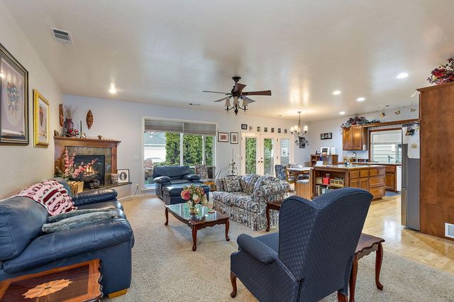 1028 Buck Point Street, Central Point, OR 97502