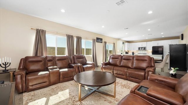 5249 Jarvis Lane, Fontana, CA 92336