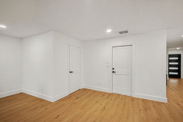 5443 Redstart Street, Houston, TX 77096