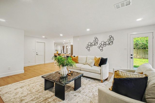 5443 Redstart Street, Houston, TX 77096