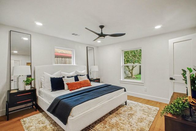 5443 Redstart Street, Houston, TX 77096
