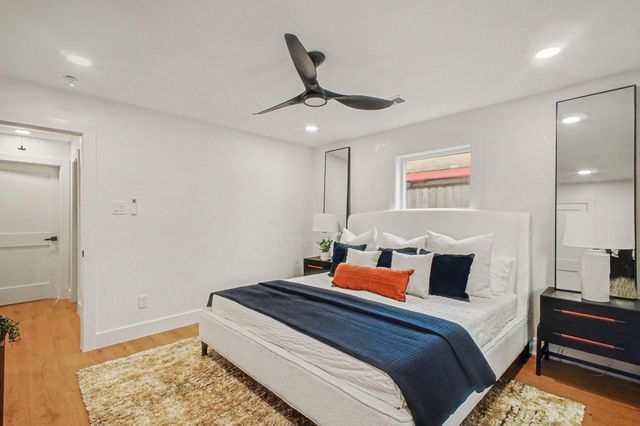5443 Redstart Street, Houston, TX 77096
