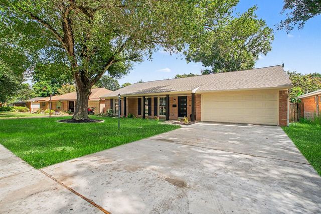 5443 Redstart Street, Houston, TX 77096