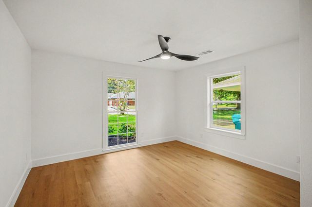 5443 Redstart Street, Houston, TX 77096