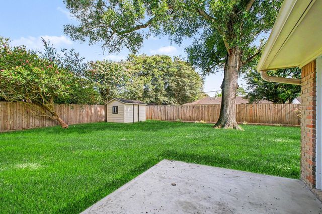 5443 Redstart Street, Houston, TX 77096