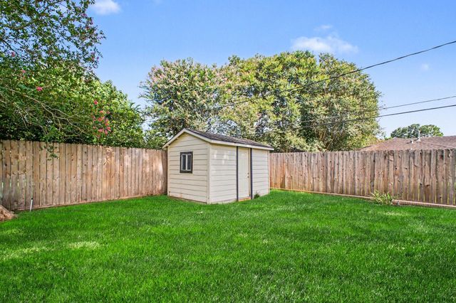 5443 Redstart Street, Houston, TX 77096