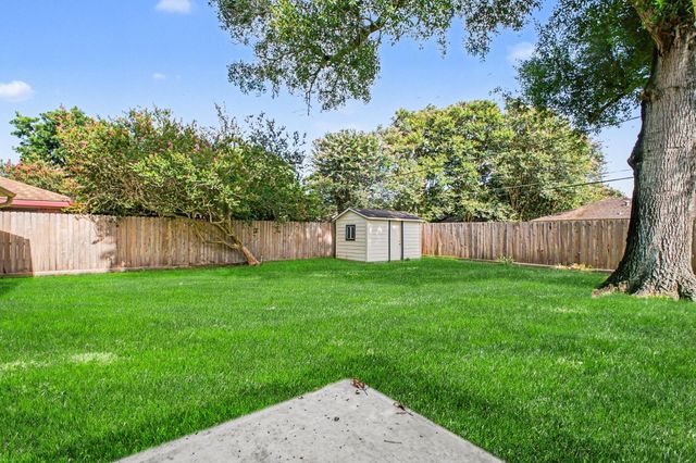 5443 Redstart Street, Houston, TX 77096