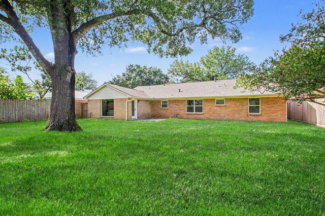 5443 Redstart Street, Houston, TX 77096