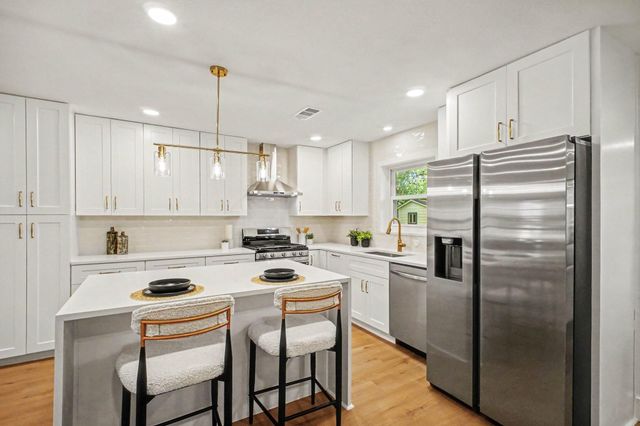5443 Redstart Street, Houston, TX 77096